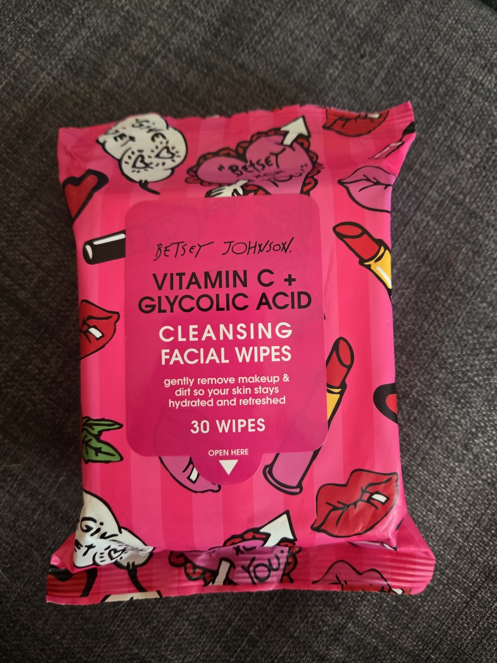 Betsey Johnson Hot Pink Vitamin C + Glycolic Acid Cleansing Facial Wipes